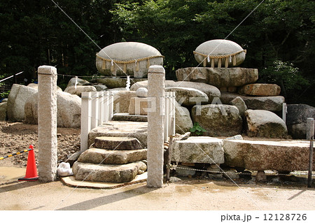 吉備津彦神社にて（細石） 12128726