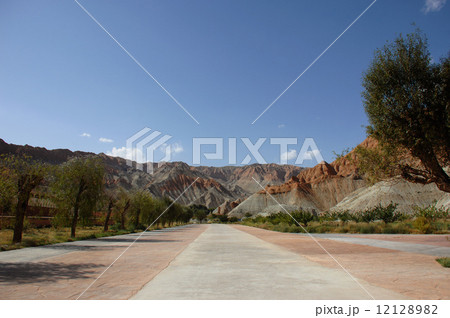 青海貴徳国家地質公園・阿什貢七彩峰叢景区 12128982