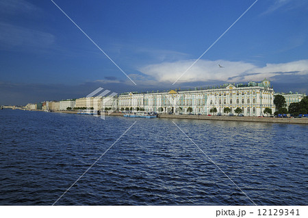 Palace embankment in St. Petersburg 12129341