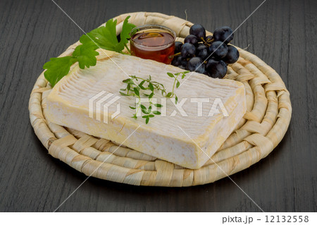 Brie cheese 12132558