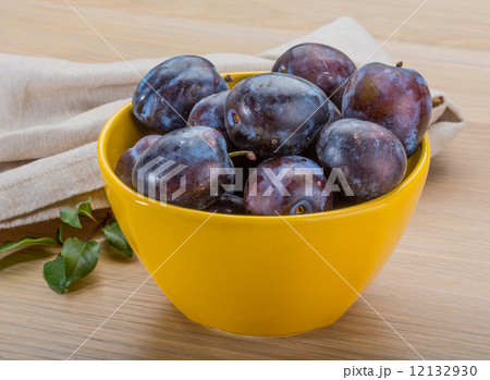 Ripe fresh plum Ripe fresh plum 12132930