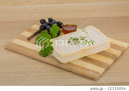 Brie cheese 12133054