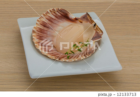 Raw scallops Raw scallops 12133713