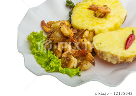 Garlic shrimps with potato 12135642