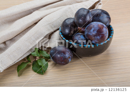 Ripe fresh plum Ripe fresh plum 12136125