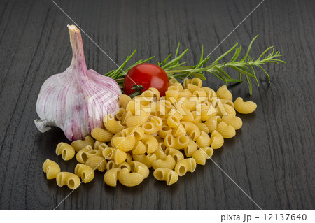 Raw penne Raw penne 12137640