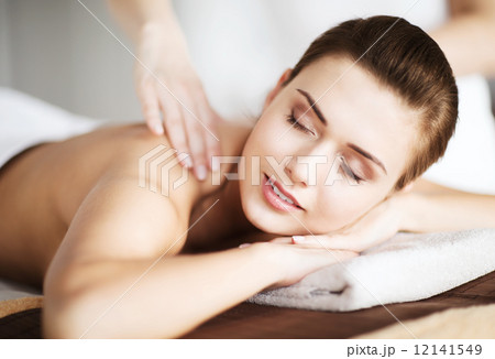 woman in spa 12141549