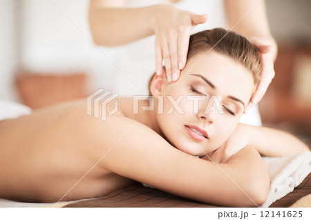 woman in spa 12141625