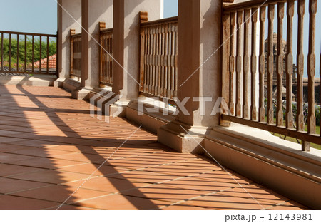 Colonial 12143981