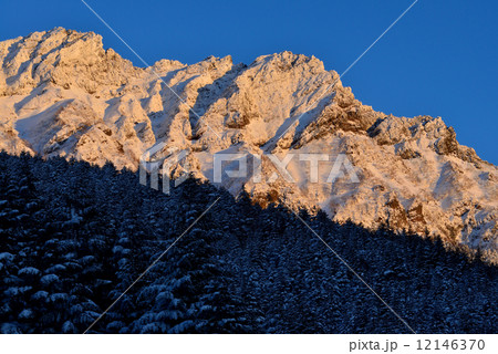 横岳の夕日 12146370