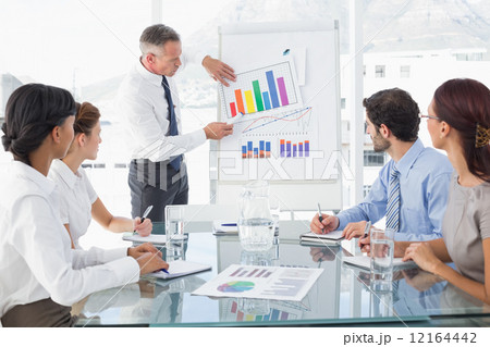 Business man giving a presentation 12164442
