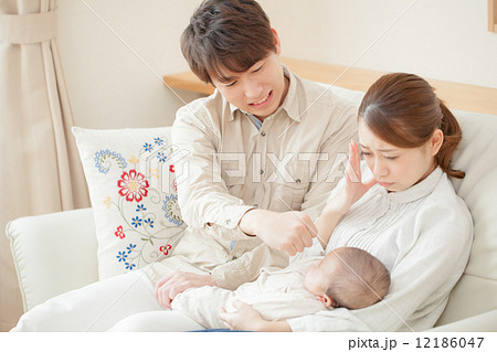 家族　生後3ヶ月 12186047
