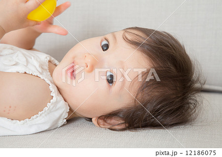生後11ヶ月 赤ちゃんの写真素材