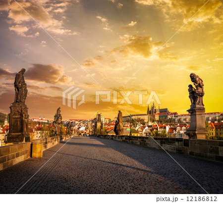 Charles bridge and Prague castle in the morning 12186812