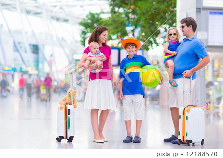 Family at the airport 12188570