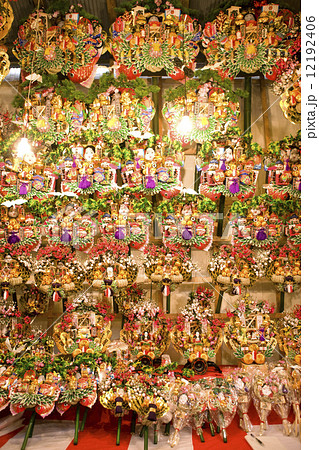 酉の市の熊手 12192406