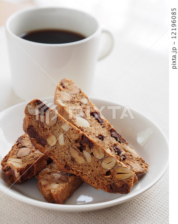 ビスコッティとコーヒー 12196085
