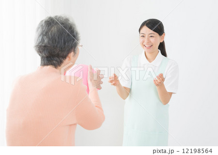 在宅 訪問 介護イメージ 12198564