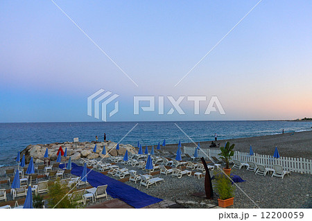 夜のニースの海水浴場 夜のニースの海水浴場 12200059