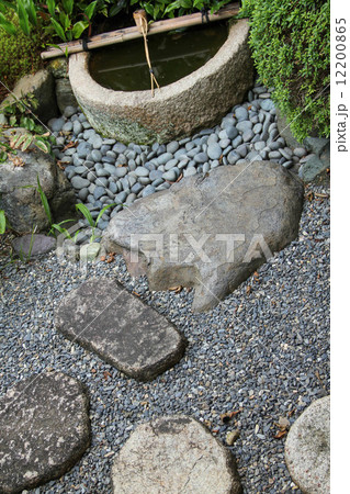 妙蓮寺石庭の手水鉢 12200865