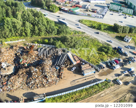 Queue from cars with scrap metal on acceptance 12201099