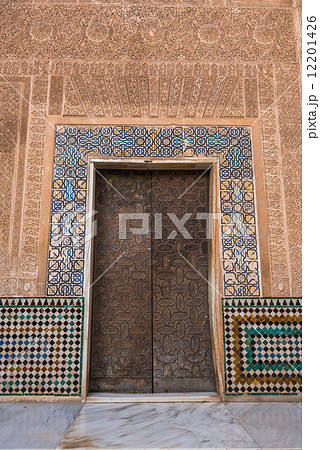 スペイン　世界遺産　アルハンブラ宮殿のアラベスク 12201426