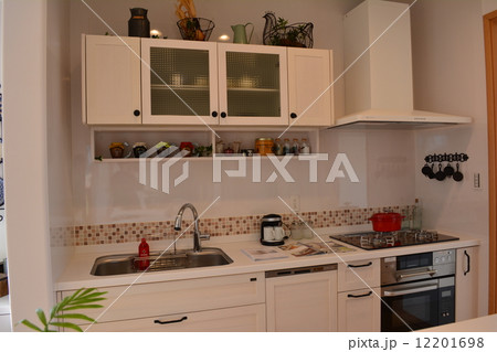 白い可愛いキッチン 12201698