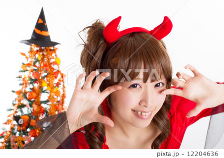 ハロウィンで女悪魔のコスプレをした可愛い女の子の写真素材 ハロウィンで女悪魔のコスプレをした可愛い女の子の写真素材
