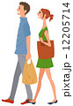 買い物する男女 12205714
