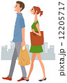 街で買い物する男女 12205717