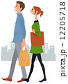 街で買い物する男女 12205718
