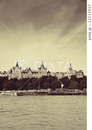 London cityscape 12213937