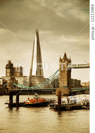 London cityscape 12213969
