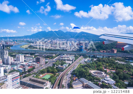 台北市の都市風景【飛行機より空撮】 台北市の都市風景【飛行機より空撮】 12215488