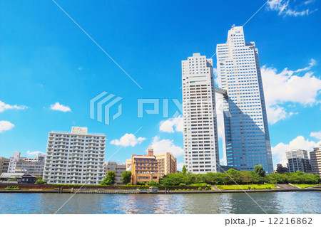 聖路加ガーデンと隅田川 12216862