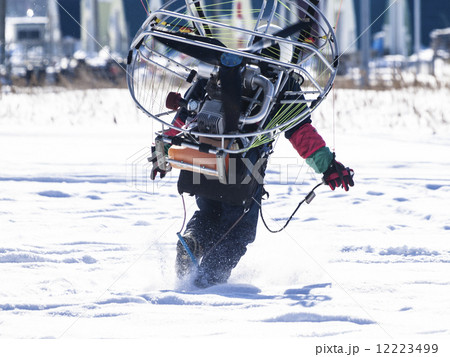 モーターパラグライダー(横・着地) モーターパラグライダー(横・着地) 12223499