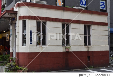 東京都・中央区　月島もんじゃストリート　警視庁最古の西仲通り交番 12226641