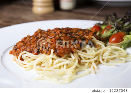 spaghetti with meat sauce 12227043