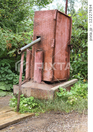 A water electric pump with the lock for pumping water from underground and pouring into vessel puted 12227694