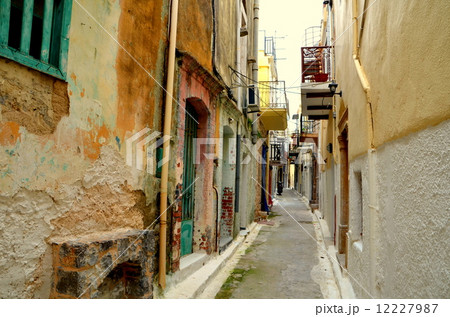 ギリシャ　ピルギ村の路地 12227987