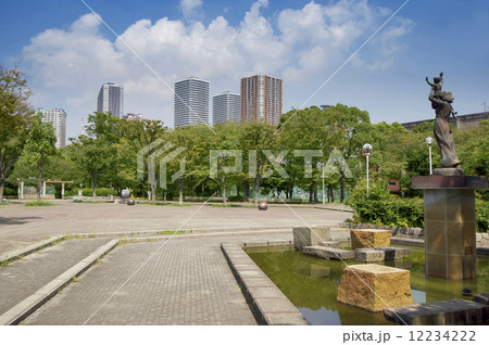 中原平和公園から望む武蔵小杉のマンション群の写真素材