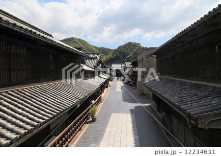竹原市、町並み保存地区の「小笹屋酒の資料館(竹鶴酒造)」前の本町通り 竹原市、町並み保存地区の「小笹屋酒の資料館(竹鶴酒造)」前の本町通り 12234631