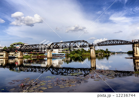 クウェー川に架かる鉄橋、タイ 12236744