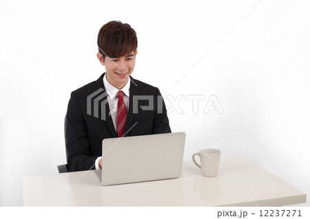 WS Laptop Sitting 12237271