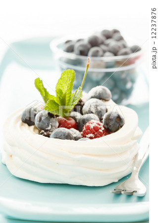 Meringue Pavlova with air cream and fresh berry 12237876