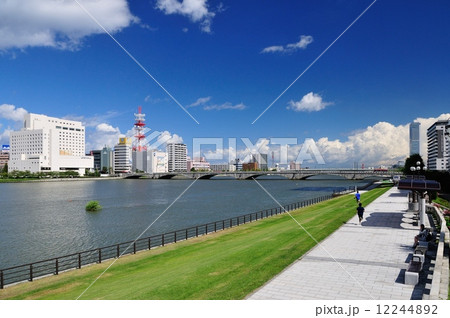 信濃川と万代橋 12244892