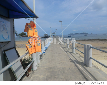 ティオマン島の桟橋 12246744