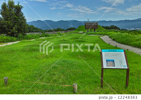 吉野ヶ里遺跡 甕棺墓列の写真素材