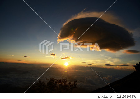 吊るし雲 12249486