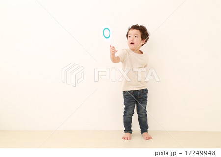クイズに答える3歳児 クイズに答える3歳児 12249948